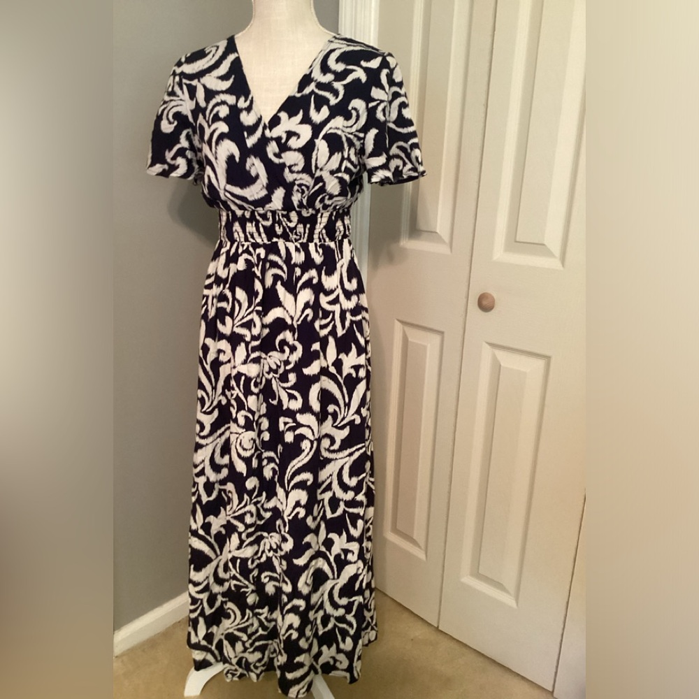 NWOT Faux wrap, lightweight maxi dress  Size 6